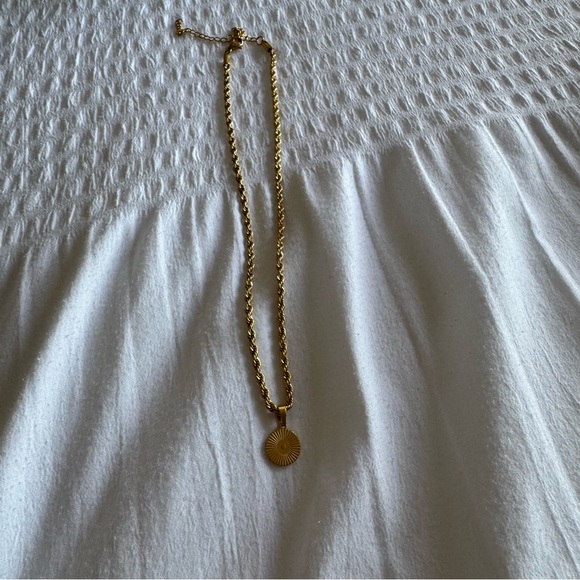 Slide jewels gold necklace with circle pendent - Picture 3 of 14